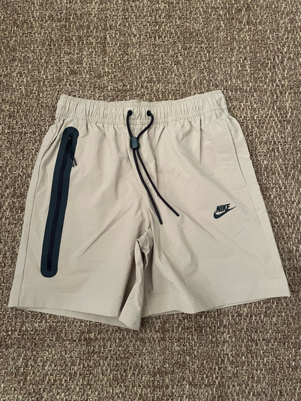 Nike Tech Woven Shorts Beige Tan Casual Athletic Men's Size Small HQ0470-297 NEW